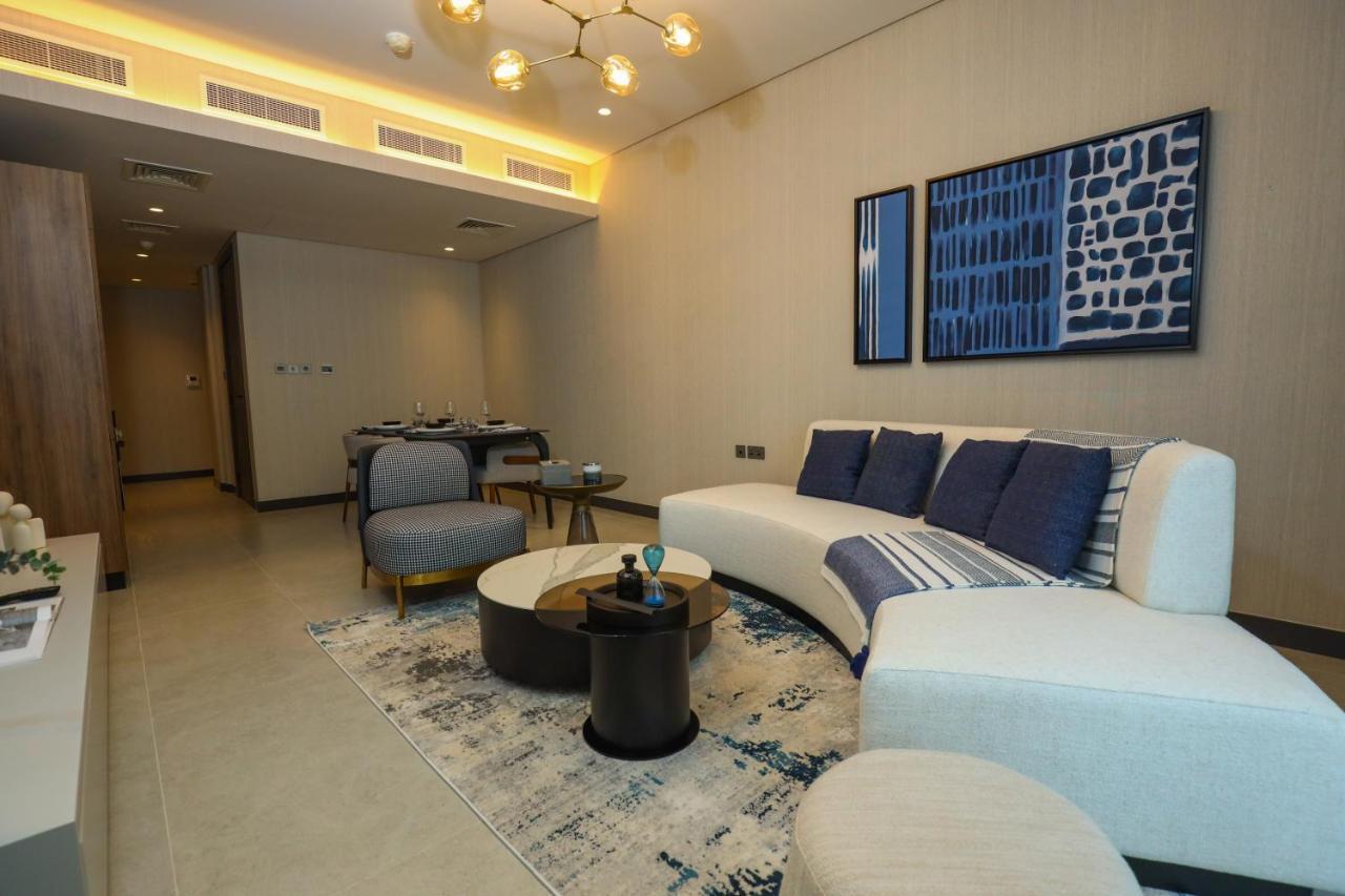 Hotel Charthouse Bahrain Manama Exterior foto A living room in a 2-bedroom apartment