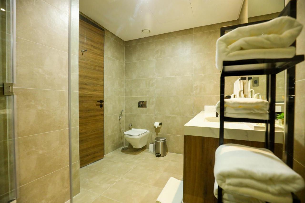 Hotel Charthouse Bahrain Manama Exterior foto Bathroom
