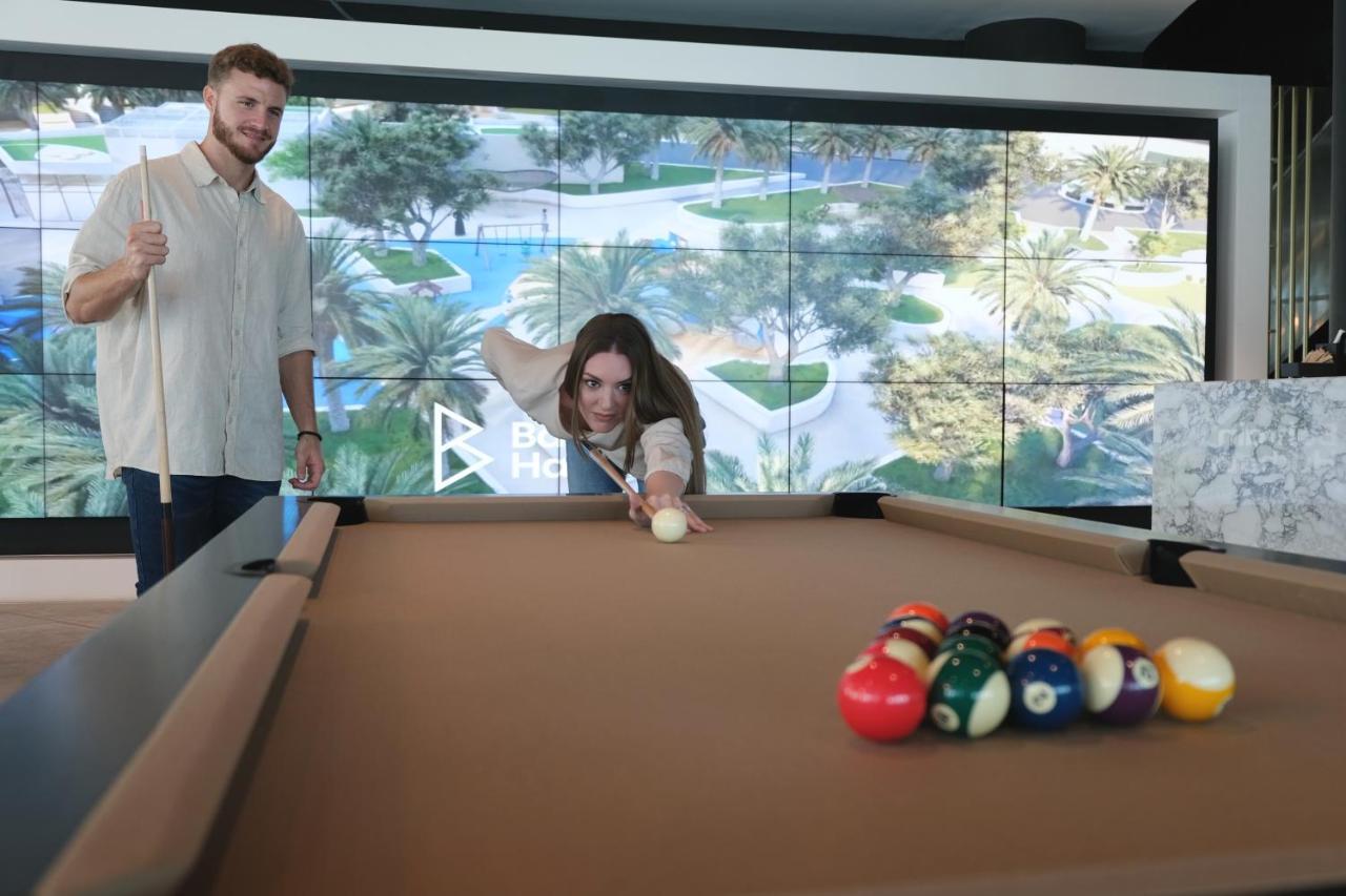 Hotel Charthouse Bahrain Manama Exterior foto A pool table