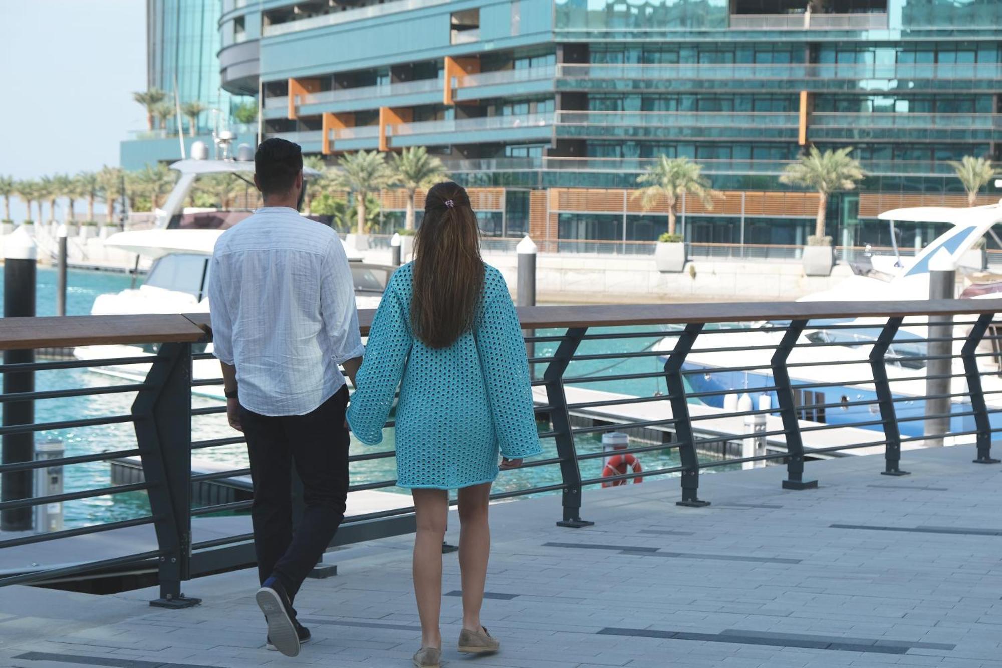 Hotel Charthouse Bahrain Manama Exterior foto A couple walking in Dubai Marina