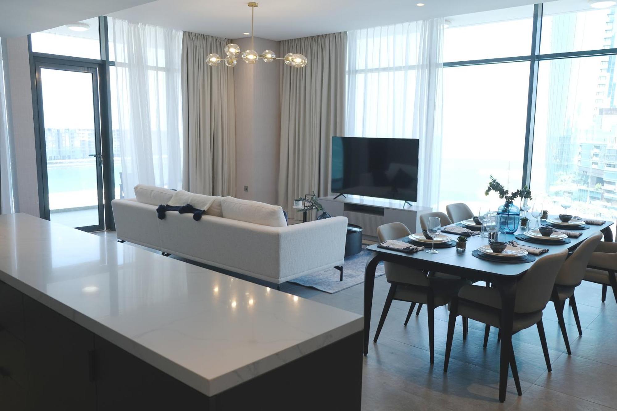 Hotel Charthouse Bahrain Manama Exterior foto A living room in a 3-bedroom apartment