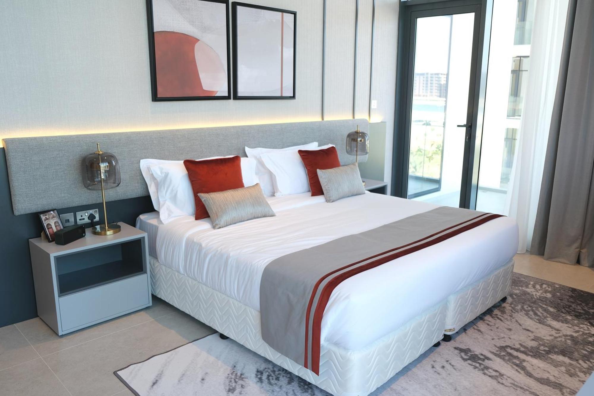 Hotel Charthouse Bahrain Manama Exterior foto A bedroom at the hotel