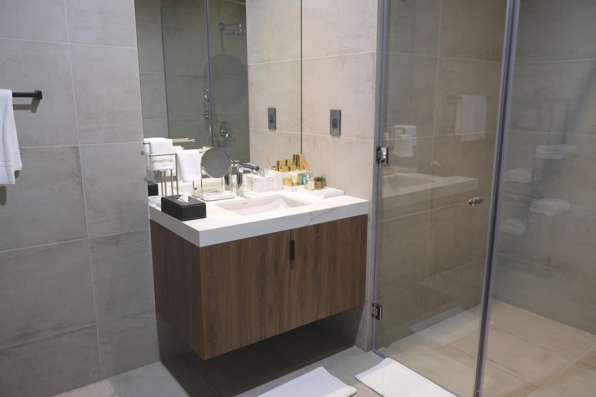 Hotel Charthouse Bahrain Manama Exterior foto Bathroom